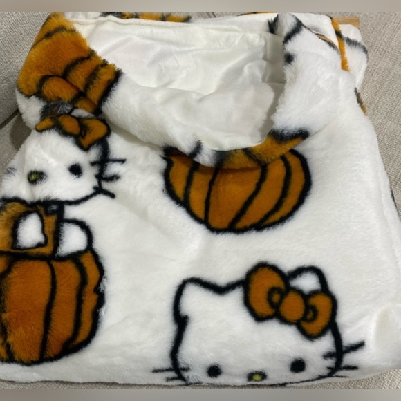 Hello Kitty Halloween 2024 "60 x 90"
NWT Plush Pumpkin Blanket Viral Faux Fur - Picture 6 of 6
